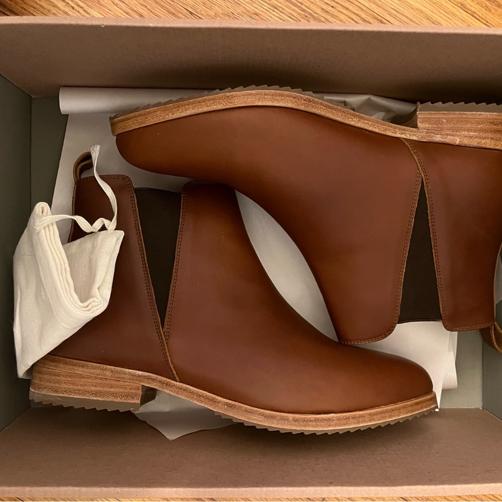 NEW In Box Nisolo Everyday Chelsea Boot Eva - Brandy